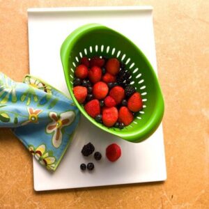 Preserve-Small-Colander-Green-Lifestyle.jpg